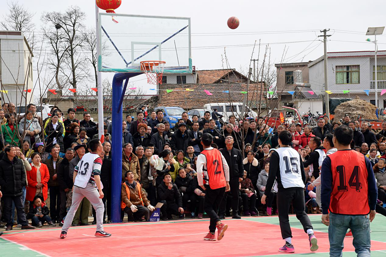广州中小学足球联赛市级决赛开战 逾500所学校参赛
