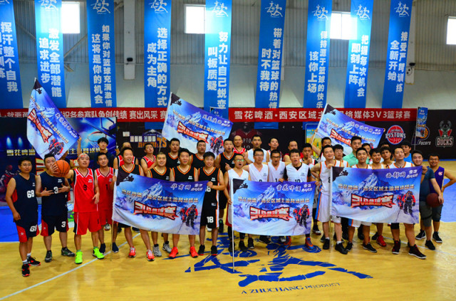 中国男篮的主教练乔尔杰维奇仍然给予了球员们很大的鼓励